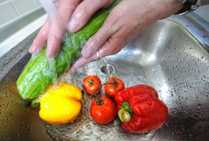 To prevent parasite infestation, vegetables should be washed before eating. 